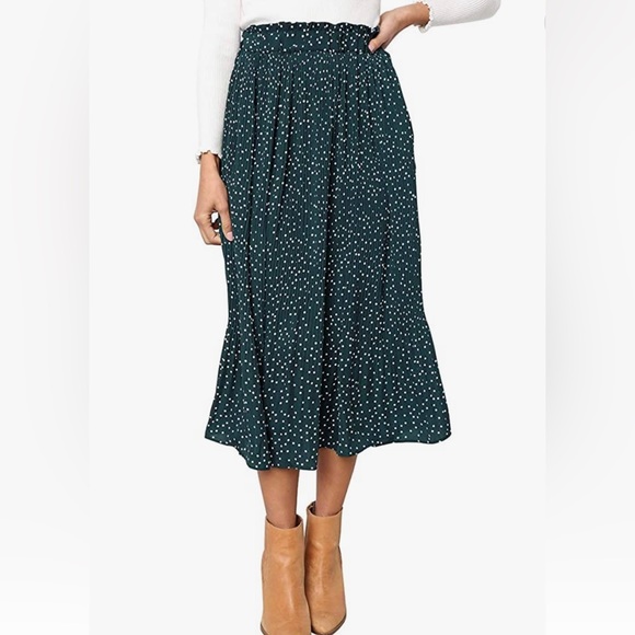 Dresses & Skirts - Boutique (NWOT) Long Flowy Polka Dot Green Skirt